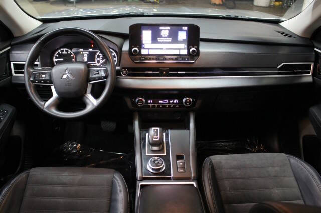 2023 Mitsubishi Outlander SE