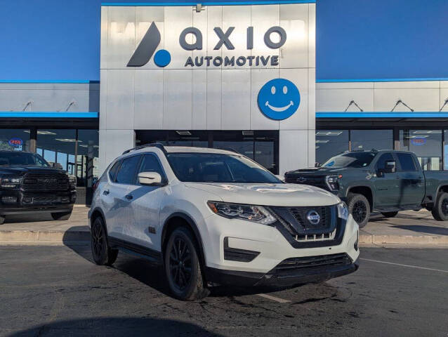 2017 Nissan Rogue SV's photo