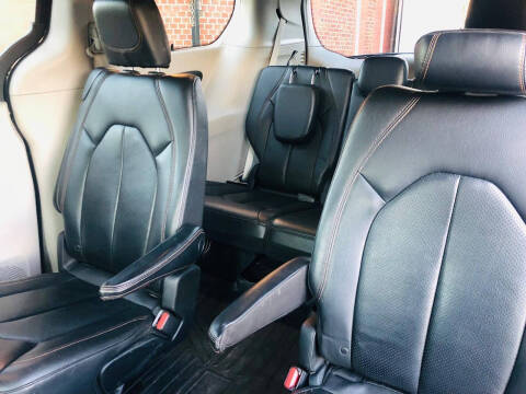 2017 Chrysler Pacifica Touring-L Plus