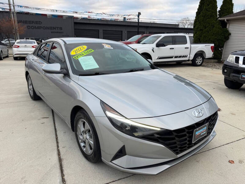 2023 Hyundai Elantra SE's photo