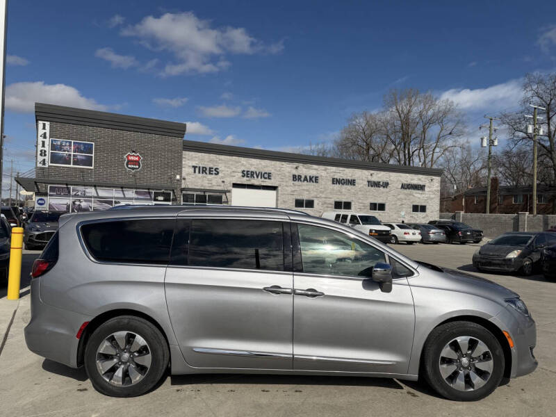 2017 Chrysler Pacifica Hybrid Platinum
