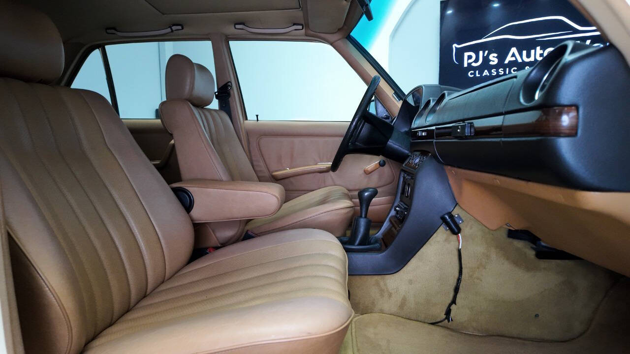 1983 Mercedes-Benz 240-Class 52