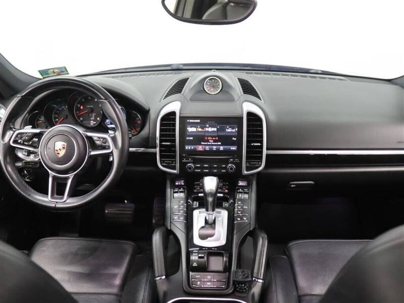 2017 Porsche Cayenne Platinum Edition