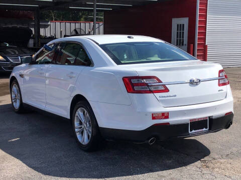2018 Ford Taurus SEL