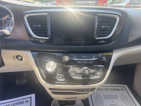 2017 Chrysler Pacifica Touring-L