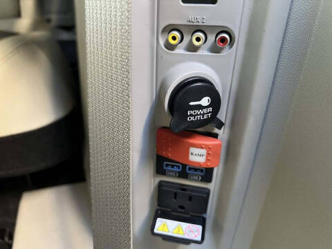 2016 Chrysler Town and Country Touring-L