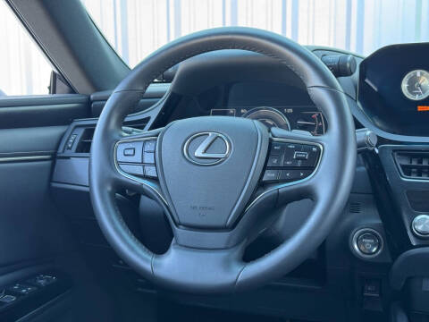 2023 Lexus ES 300h