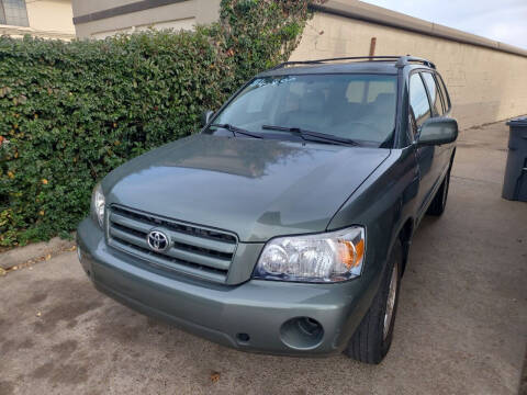 2005 Toyota Highlander for sale at UGWONALI MOTORS in Dallas TX