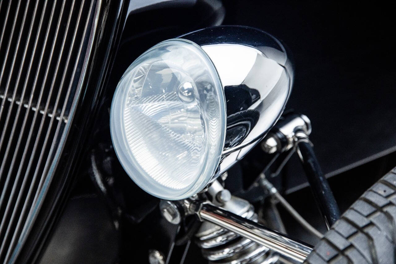 1933 Ford Model 40 16