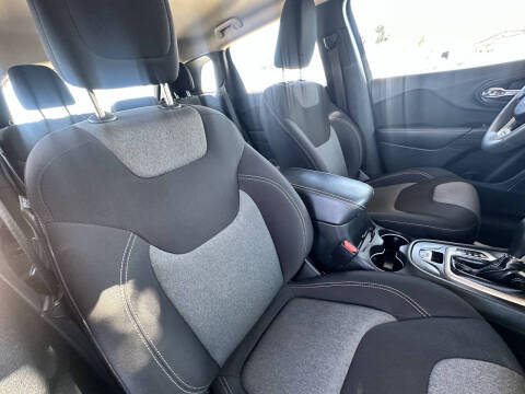 2015 Jeep Cherokee Sport