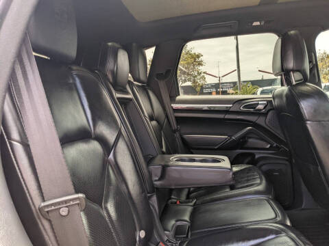 2017 Porsche Cayenne Platinum Edition