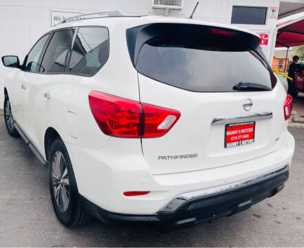 2017 Nissan Pathfinder SV