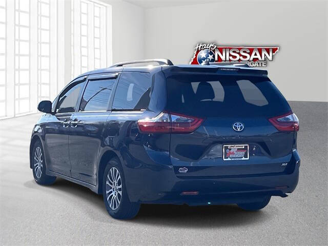 2020 Toyota Sienna XLE Premium 8-Passenger