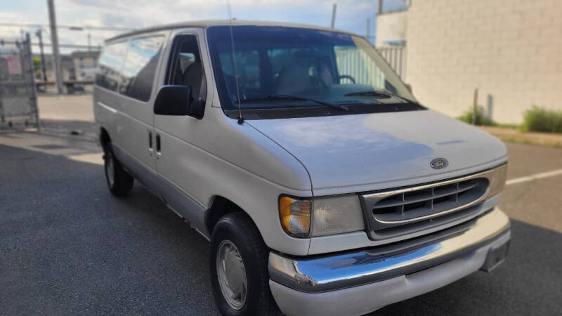 2000 Ford E-150 Chateau