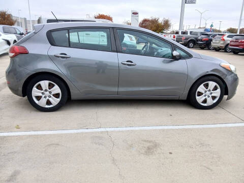 2016 Kia Forte5 LX