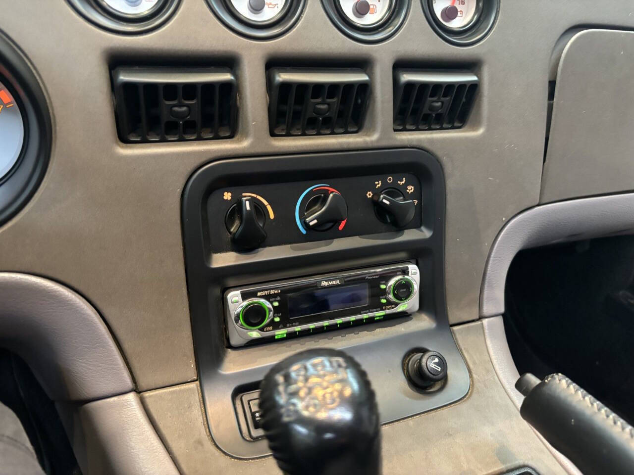 1994 Dodge Viper 33