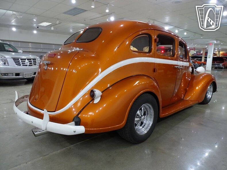 1937 Plymouth P4