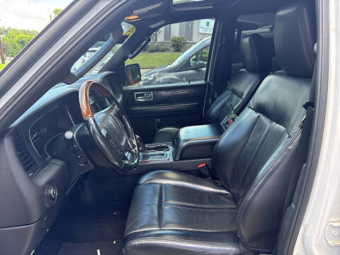 2017 Lincoln Navigator Select