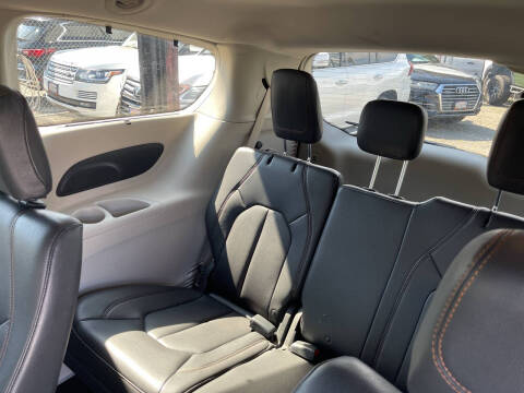 2017 Chrysler Pacifica Touring-L