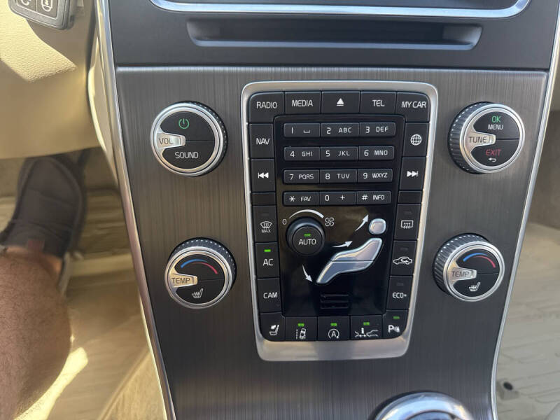 2016 Volvo V60 Platinum - Photo 22
