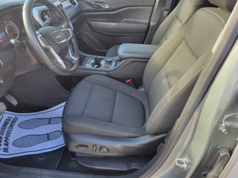 2023 GMC Acadia SLE