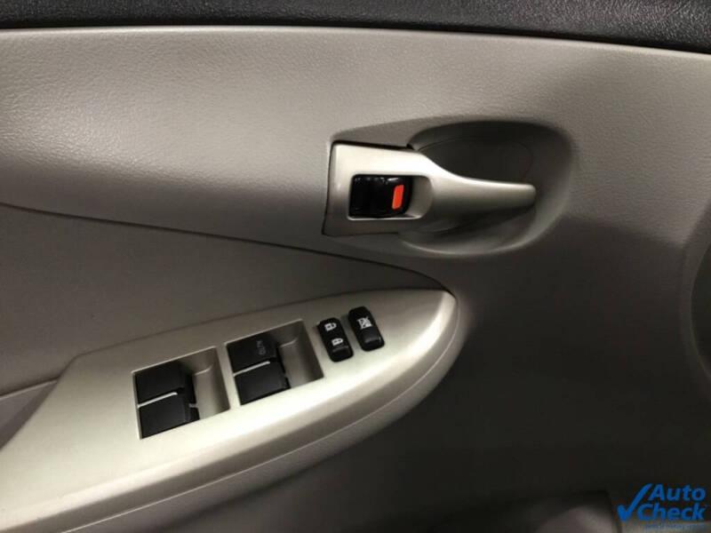 2011 Toyota Corolla LE