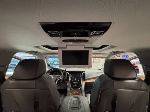 2016 Cadillac Escalade Luxury Collection