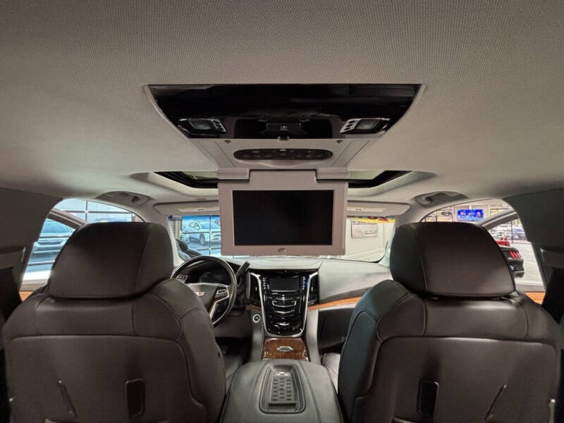 2016 Cadillac Escalade Luxury Collection