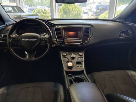 2016 Chrysler 200 S