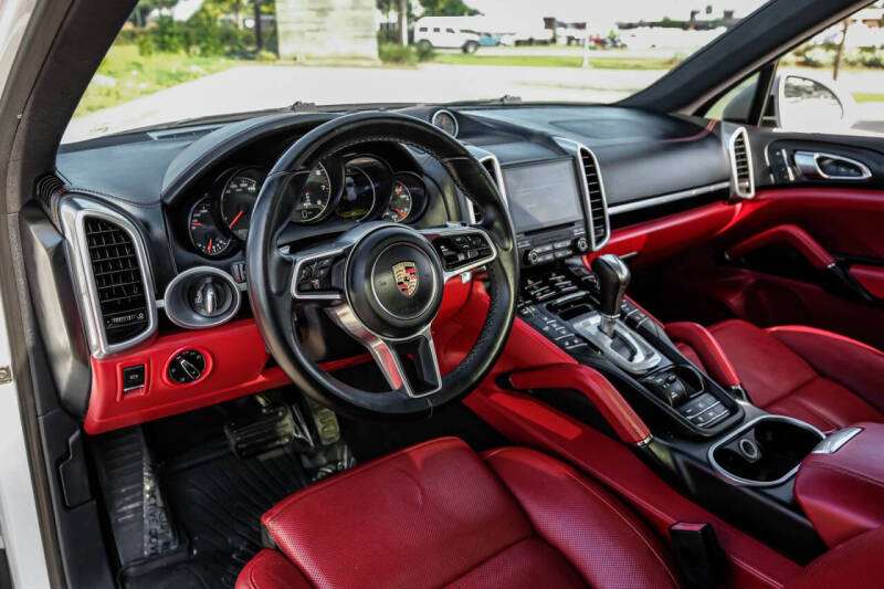 2017 Porsche Cayenne Platinum Edition