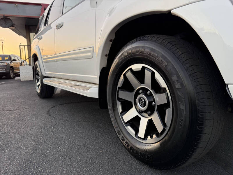 2004 Toyota Sequoia Limited