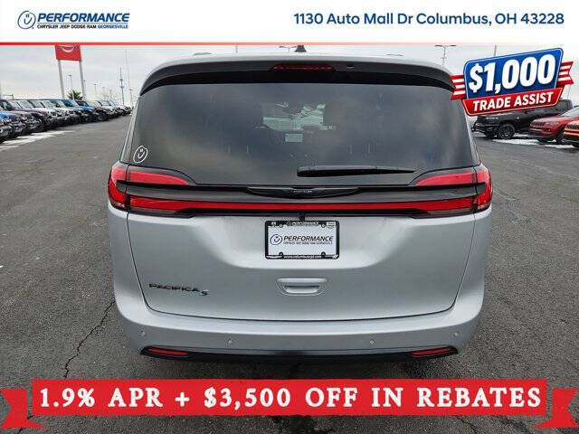 2026 Chrysler Pacifica Select