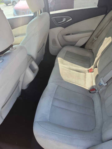 2016 Chrysler 200 Limited