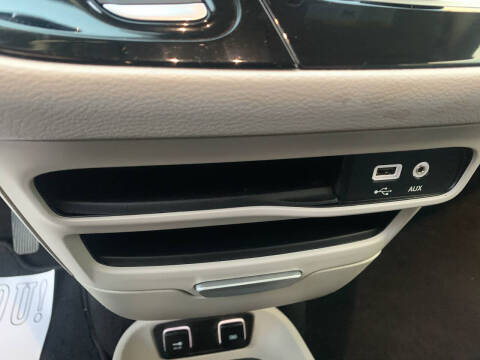 2017 Chrysler Pacifica Touring-L