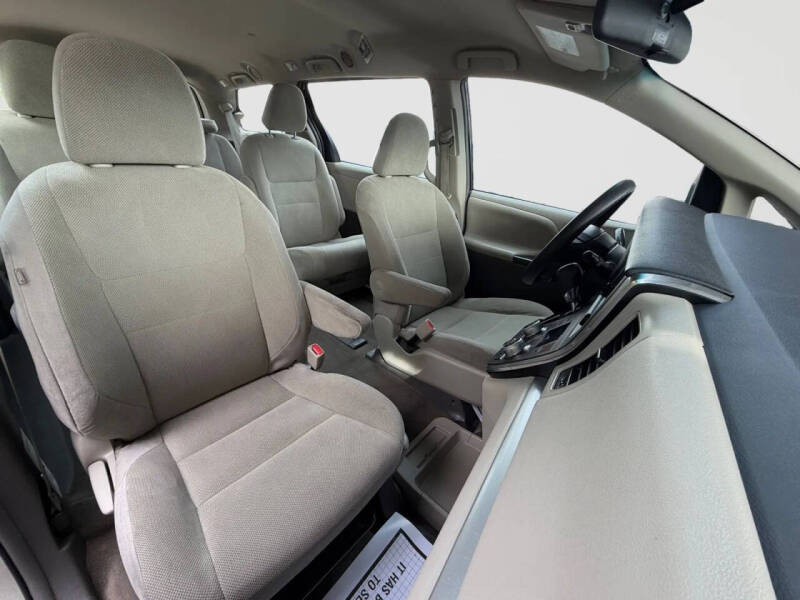 2017 Toyota Sienna L 7-Passenger