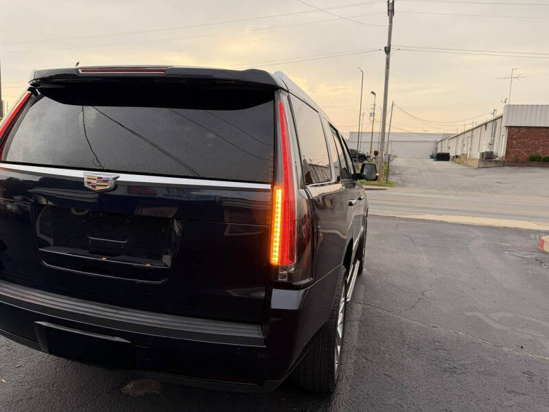 2017 Cadillac Escalade Luxury