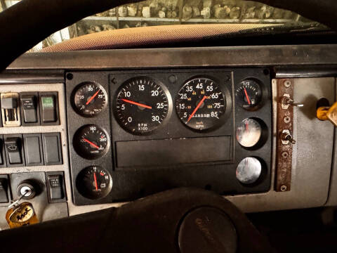 1999 Freightliner FL70