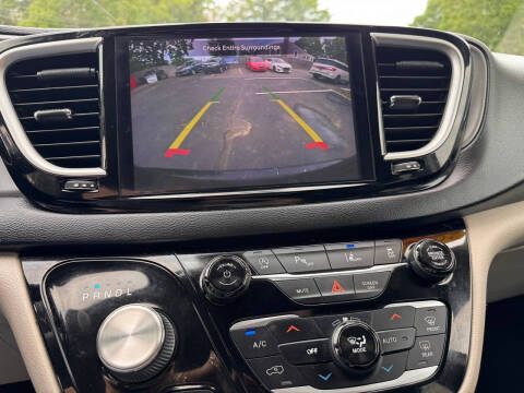 2022 Chrysler Pacifica Touring L
