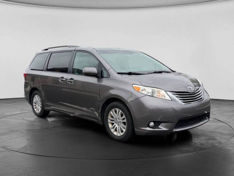 2015 Toyota Sienna XLE 8-Passenger