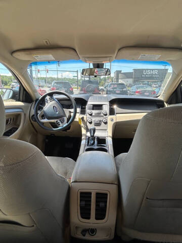 2017 Ford Taurus SE
