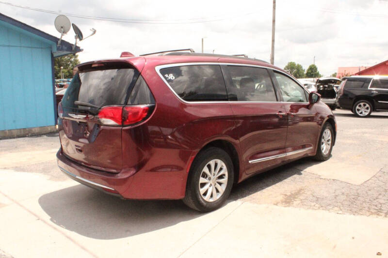 2017 Chrysler Pacifica Touring-L