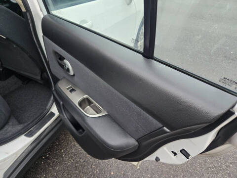 2012 Nissan Versa 1.8 S