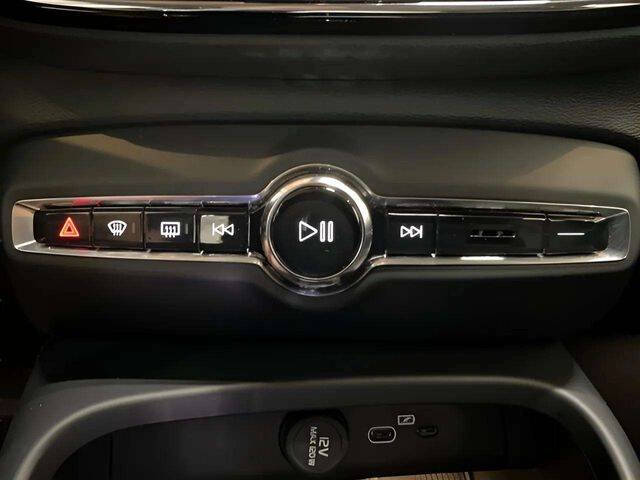 2025 Volvo XC40 B5 Plus Bright Theme