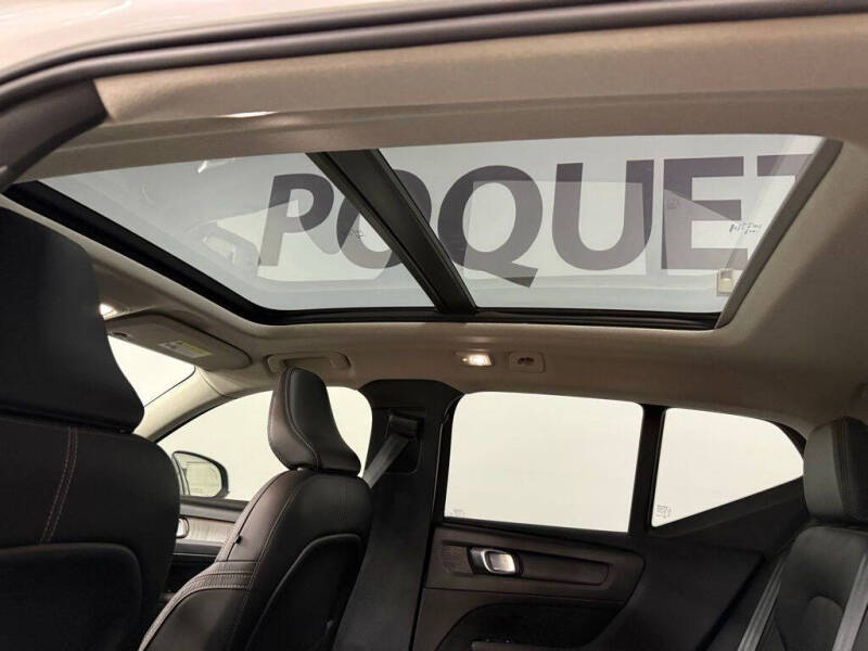 2023 Volvo XC40 B5 Plus Bright Theme
