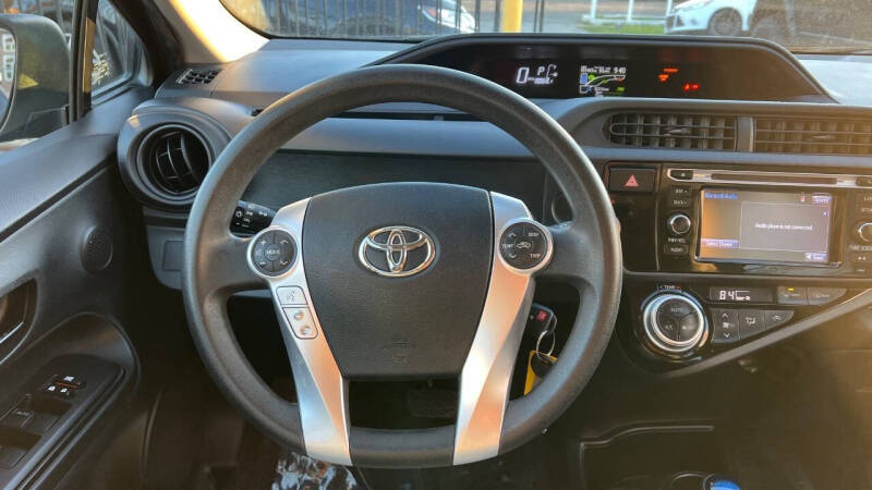 2016 Toyota Prius c One