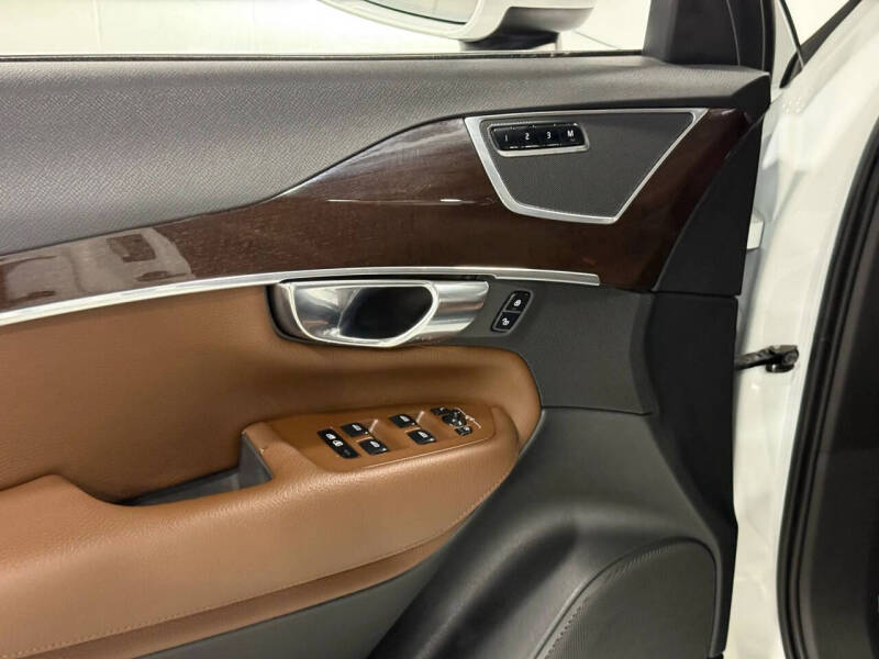 2019 Volvo XC90 T6 Momentum