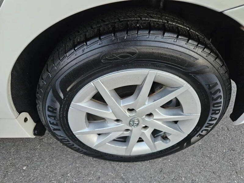 2014 Toyota Prius v Three