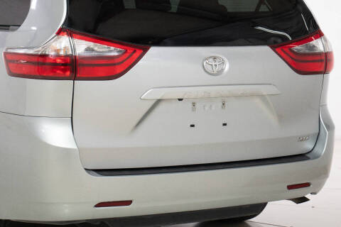 2020 Toyota Sienna XLE Premium 8-Passenger