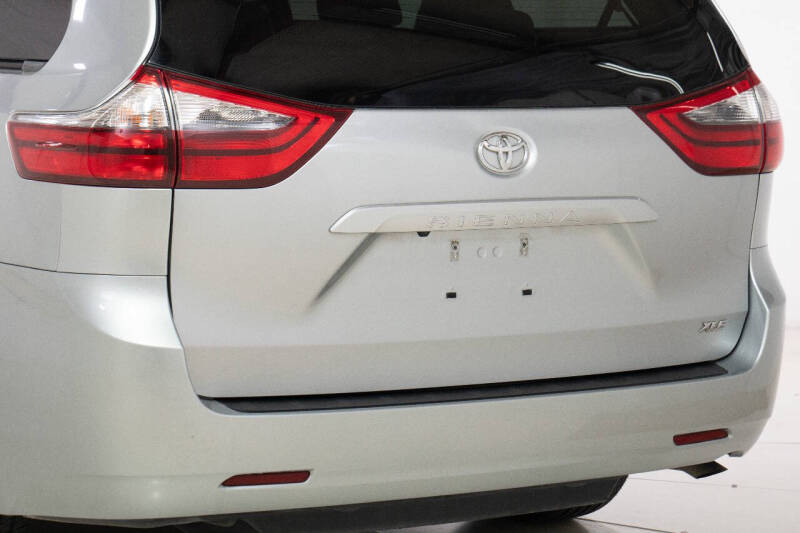 2020 Toyota Sienna XLE Premium 8-Passenger