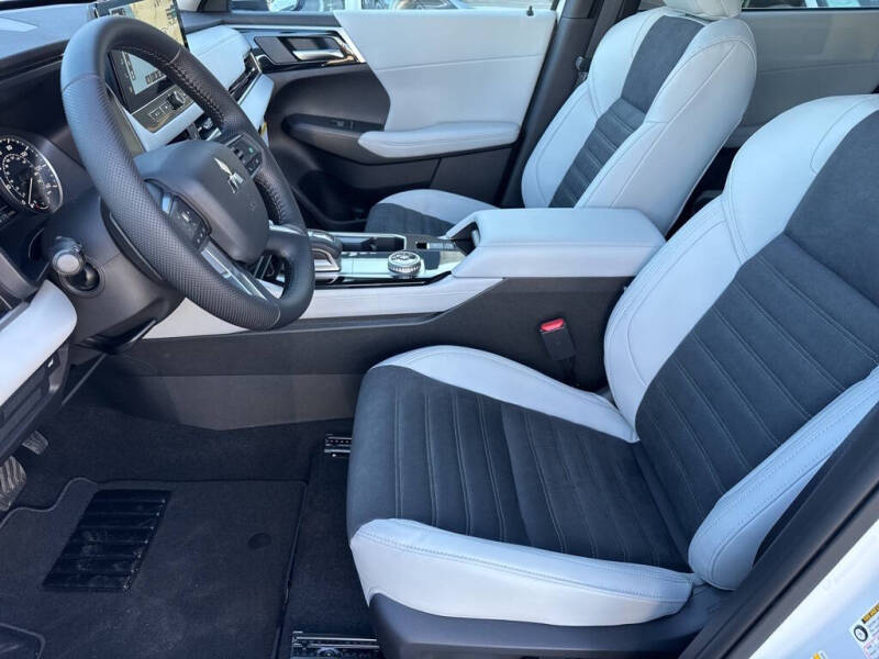 2025 Mitsubishi Outlander SE